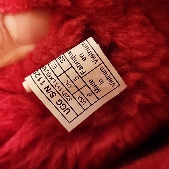 UGG Big Kid's Classic Metallic Sparkle Short Boots - Picture 9 of 14